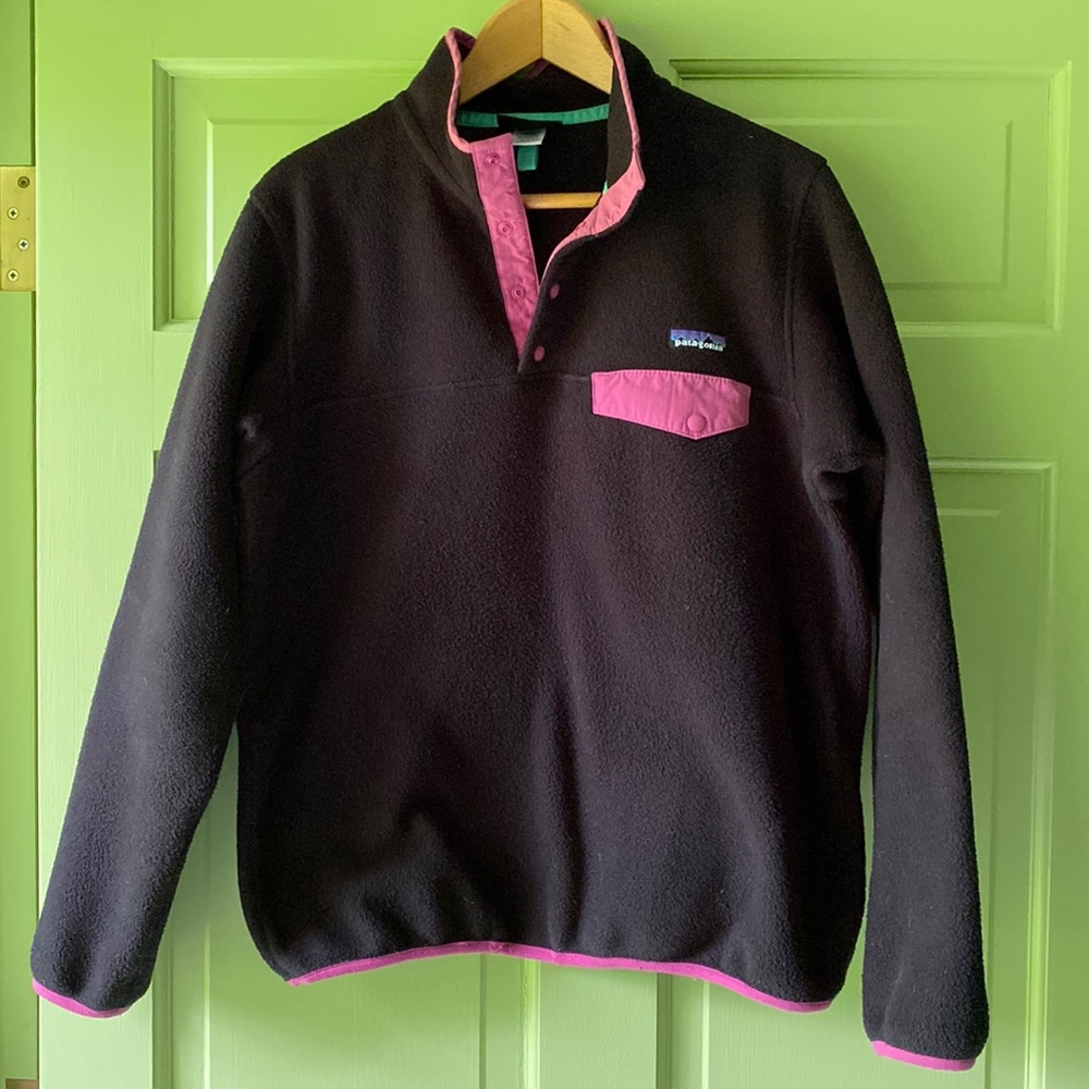 Black and Pink Patagonia Synchilla Snap T Fleece